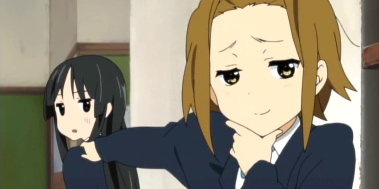 Ritsu Tainaka do K-On com uma expressão presunçosa no rosto