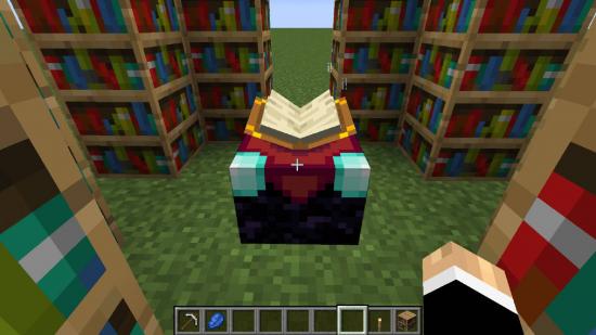 Uma captura de tela do Minecraft mostra o livro para encantamento