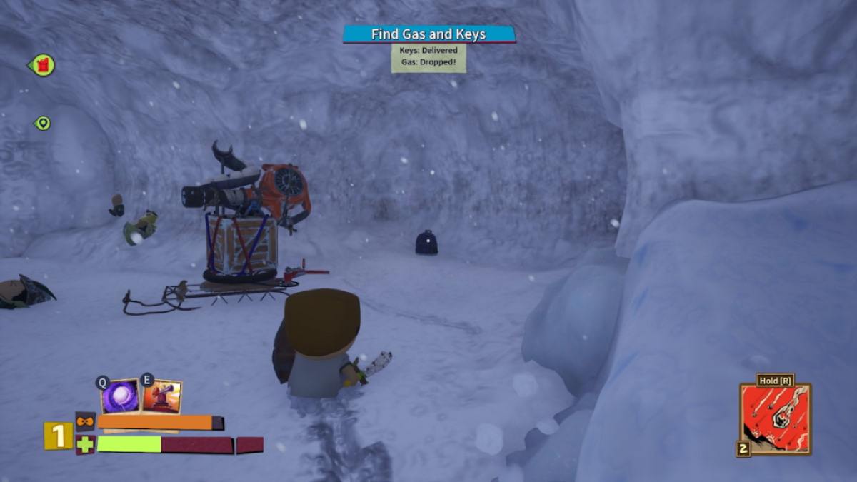 Jogador olhando para uma mochila ao lado de uma torre de neve em uma caverna em South Park Snow Day