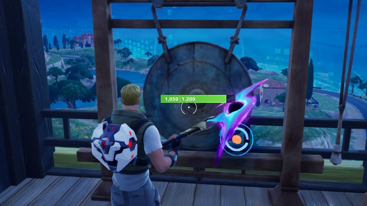 Jogador de Fortnite acertando um gongo no Santuário Elemental