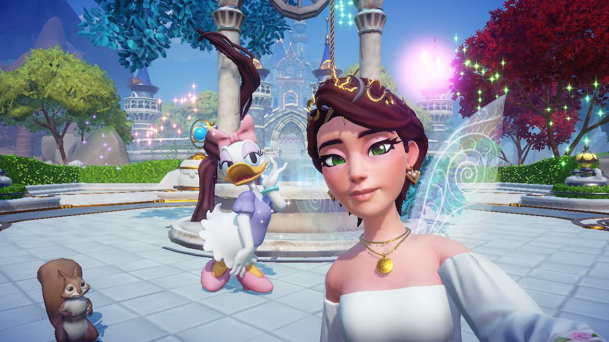 Um avatar feminino do Disney Dreamlight Valley posa com Daisy Duck para uma selfie no poço da praça.