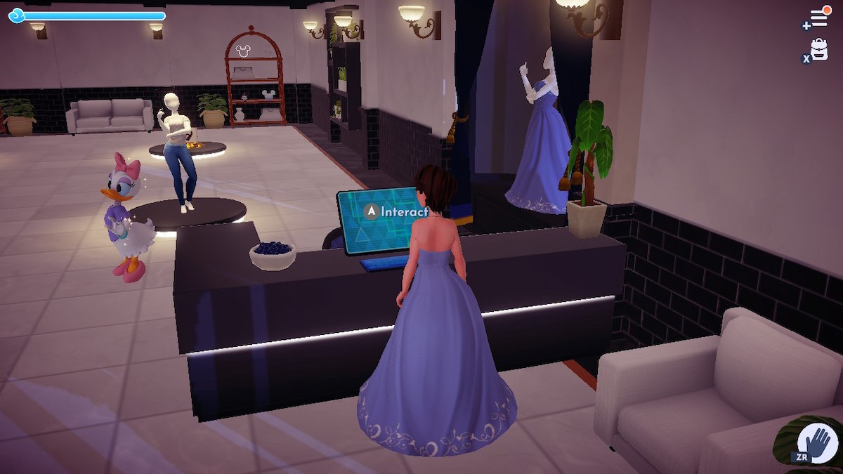 Um avatar feminino do Disney Dreamlight Valley está em frente ao computador na Daisy's Boutique.