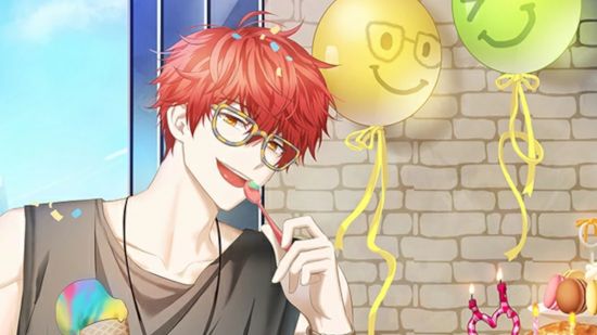 Arte de aniversário do Mystic Messenger 707 mostrando ele comendo bolo atrevidamente perto de alguns balões