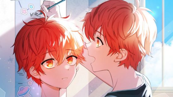 O 707 do Mystic Messenger quando criança com seu irmão gêmeo medindo-o contra uma parede