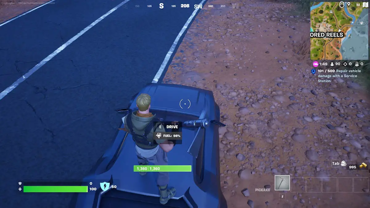 Jogador entrando em um carro pelo telhado em Fortnite