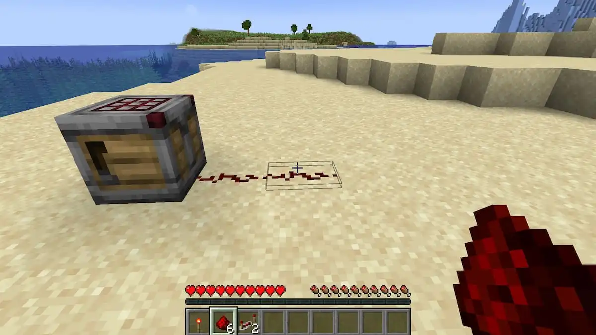 Colocando dois Redstone Dust atrás de um bloco Crafter no Minecraft
