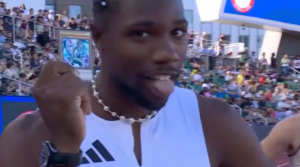 O velocista olímpico Noah Lyles mostra o charme de Yu-Gi-Oh no teste da equipe