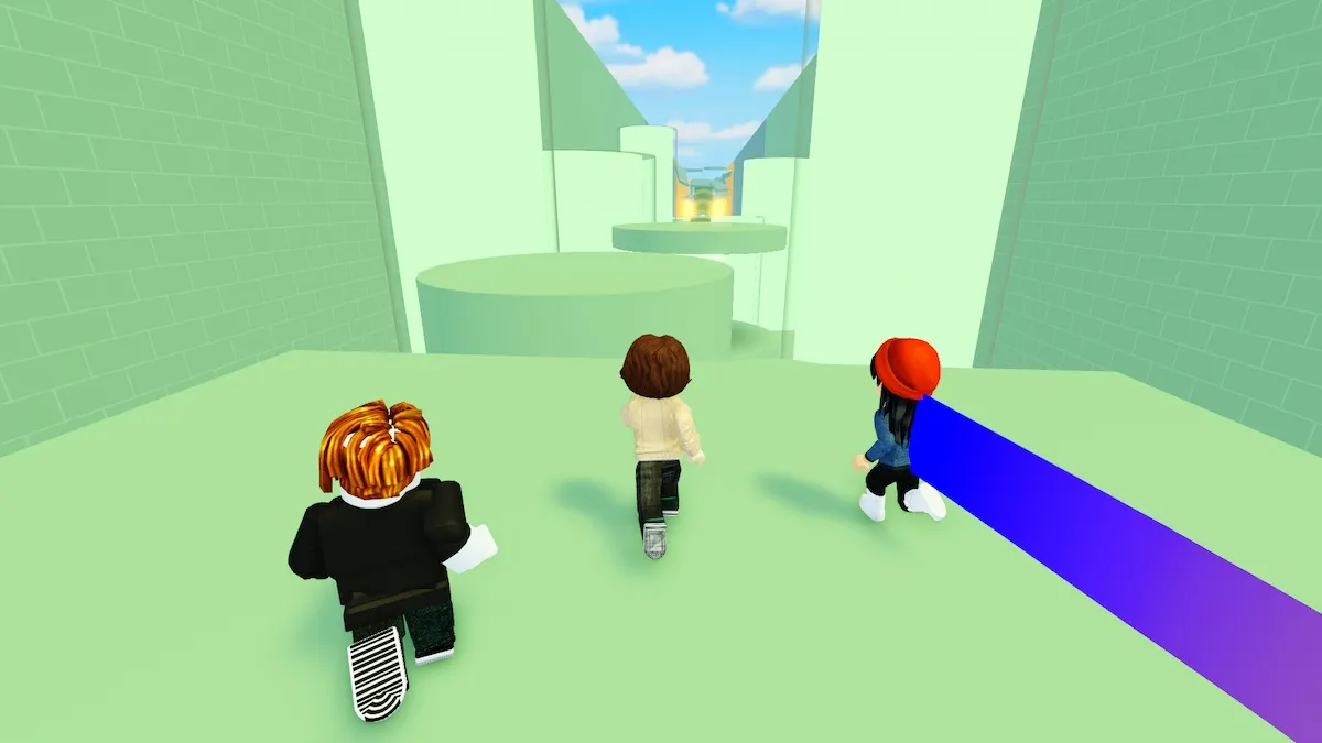 Três avatares correndo em um percurso verde no Roblox Parkour Run!