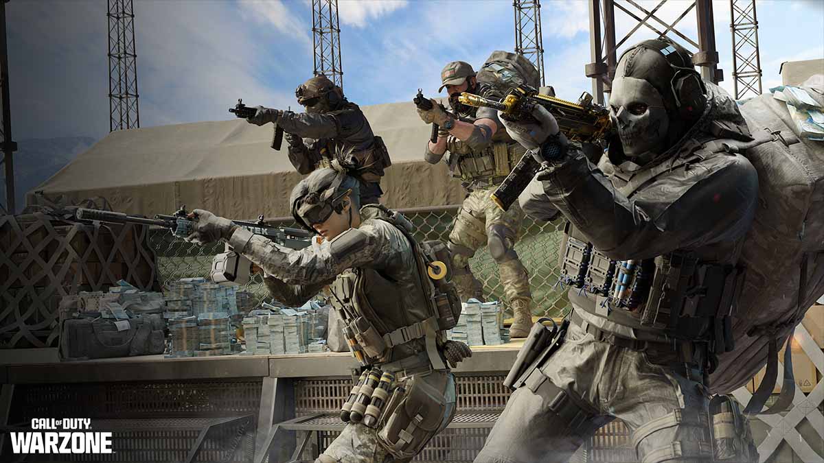 Operadores de Call of Duty Warzone empunhando armas