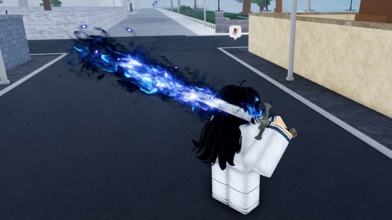 Roblox Tipo Alma Avatar Vestido de Branco Cabelo Preto Segurando Uma Espada de Chama Azul