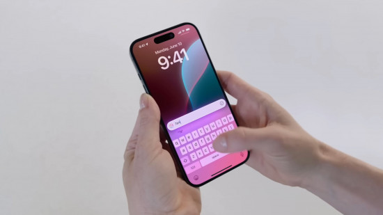 Captura de tela de alguém usando os recursos de inteligência da Apple em um iPhone 15 Pro por quatro motivos para pular o iPhone 16 e esperar pelo recurso do iPhone SE 4