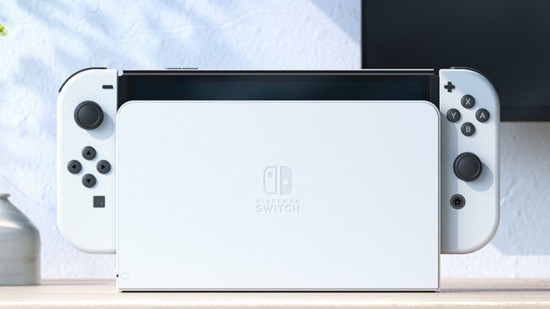 recursos do switch 2 - um switch OLED branco em um dock sobre uma mesa