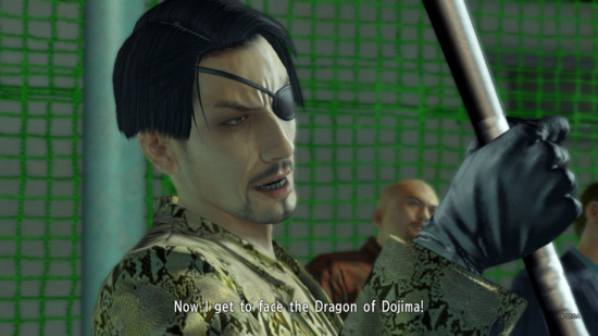 Análise do Yakuza Kiwami Switch – Majima segurando um bastão de aço enquanto provoca Kiryu