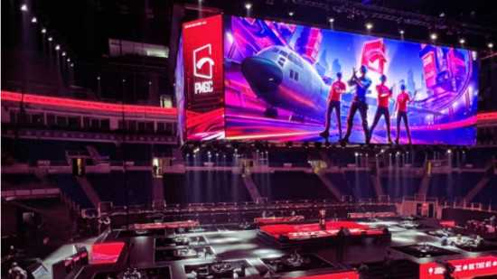 imagem da tela de carregamento do lobby nas telas grandes do pubg mobile global Championships em Londres no Excel Center