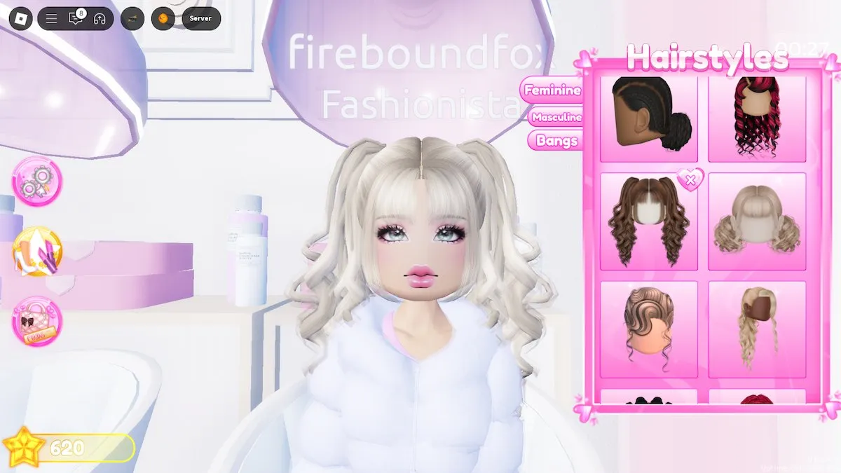 Escolhendo o cabelo para um estilo Harajuku no vestido Roblox para impressionar.