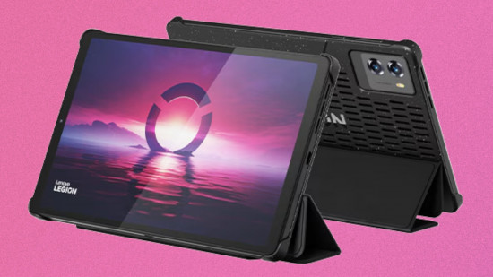 Imagem personalizada para o artigo 'O novo tablet para jogos Android da Lenovo parece uma potência absoluta' mostrando o Lenovo Legion Tab 3 apoiado por seu suporte em um fundo rosa